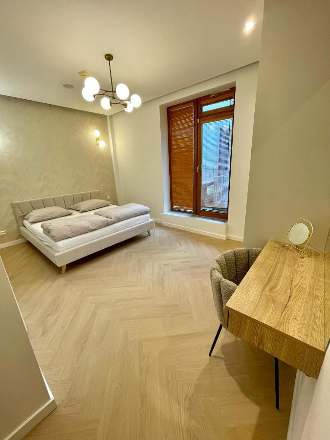 Stylish 3 Bedroom Apartment In The Hearth Of City Center With History ブラチスラヴァ エクステリア 写真